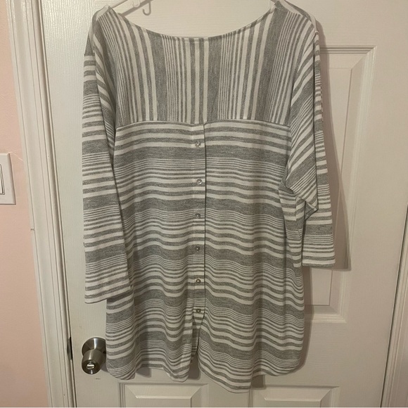 Rose + Olive Striped Blouse with Back Button Detail - Picture 5 of 6